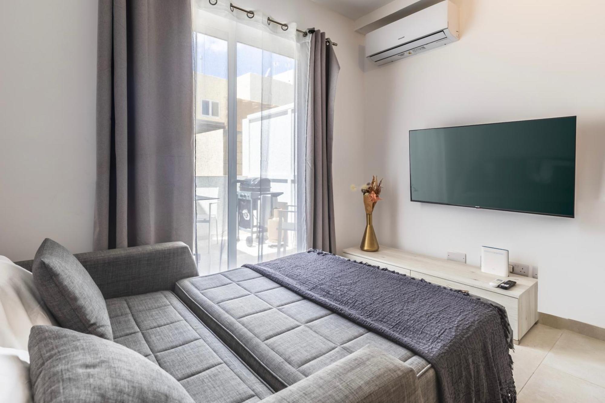 Dorris'S Apartment 5 Min Walk From St Julians ซาน กวานน์ ภายนอก รูปภาพ