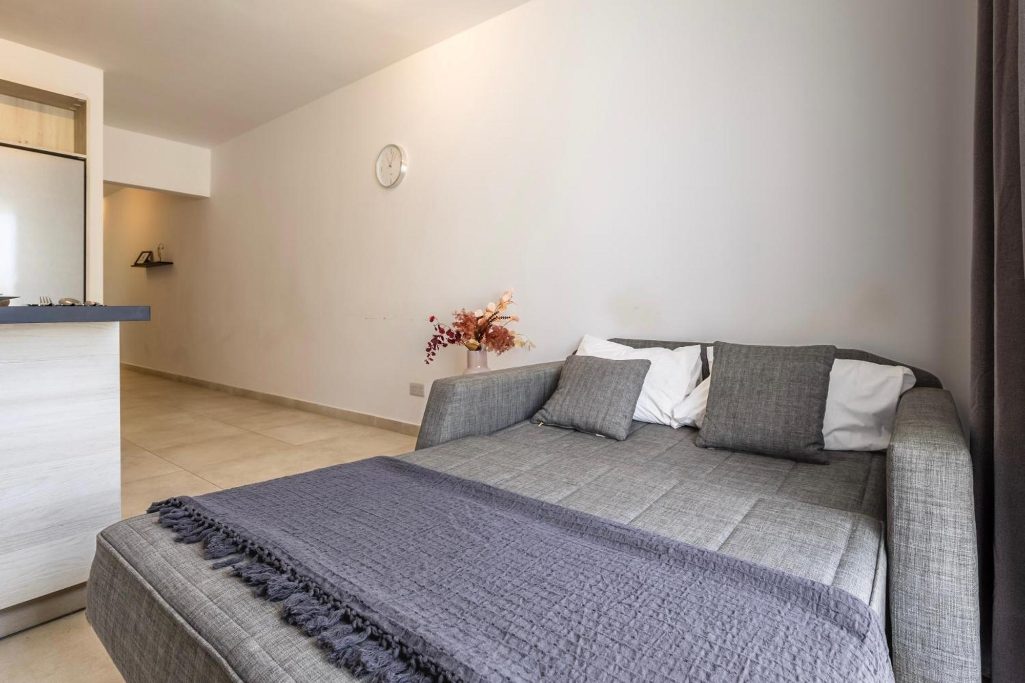 Dorris'S Apartment 5 Min Walk From St Julians ซาน กวานน์ ภายนอก รูปภาพ